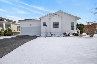 Super Spacious 3 bedroom, 2 bath home ready for you to make it on Winding Creek Executive Course in New York - for sale on GolfHomes.com, golf home, golf lot