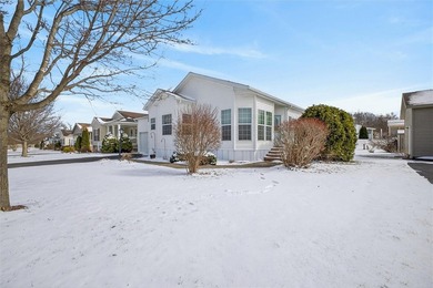 Super Spacious 3 bedroom, 2 bath home ready for you to make it on Winding Creek Executive Course in New York - for sale on GolfHomes.com, golf home, golf lot