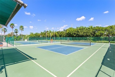 Enjoy easy living in this charming 2-bedroom, 2-bath end unit on Kings Point Executive Golf Course in Florida - for sale on GolfHomes.com, golf home, golf lot