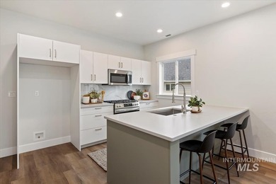 Beautiful new construction by Aby Homes LLC, ideally situated on on Hunters Point Golf Club in Idaho - for sale on GolfHomes.com, golf home, golf lot