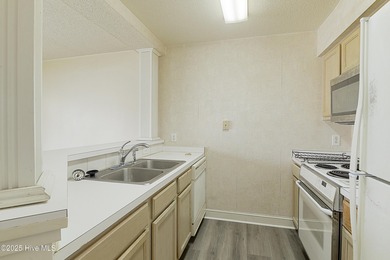 Opportunity knocks with this 1-bedroom condo in a gated golf on Brunswick Plantation and Golf Resorts in North Carolina - for sale on GolfHomes.com, golf home, golf lot