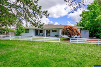 Accepted Offer with Contingencies. Golfers paradise! on Meadowlawn Golf Course in Oregon - for sale on GolfHomes.com, golf home, golf lot