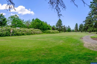 Accepted Offer with Contingencies. Golfers paradise! on Meadowlawn Golf Course in Oregon - for sale on GolfHomes.com, golf home, golf lot