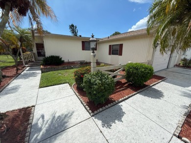 This well-cared for 2-bedroom, 2-bathroom Palm Harbor Home is on Del Tura Golf and Country Club in Florida - for sale on GolfHomes.com, golf home, golf lot