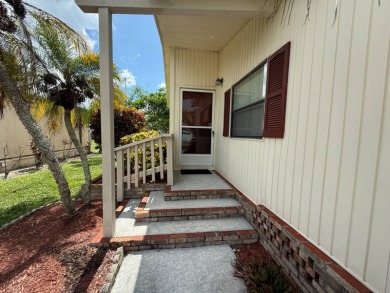 This well-cared for 2-bedroom, 2-bathroom Palm Harbor Home is on Del Tura Golf and Country Club in Florida - for sale on GolfHomes.com, golf home, golf lot