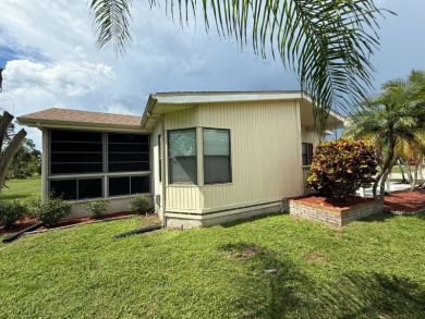This well-cared for 2-bedroom, 2-bathroom Palm Harbor Home is on Del Tura Golf and Country Club in Florida - for sale on GolfHomes.com, golf home, golf lot