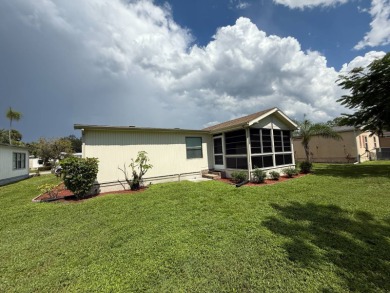 This well-cared for 2-bedroom, 2-bathroom Palm Harbor Home is on Del Tura Golf and Country Club in Florida - for sale on GolfHomes.com, golf home, golf lot