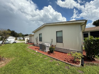 This well-cared for 2-bedroom, 2-bathroom Palm Harbor Home is on Del Tura Golf and Country Club in Florida - for sale on GolfHomes.com, golf home, golf lot