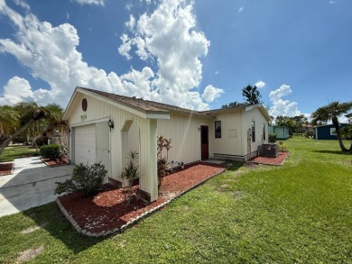 This well-cared for 2-bedroom, 2-bathroom Palm Harbor Home is on Del Tura Golf and Country Club in Florida - for sale on GolfHomes.com, golf home, golf lot