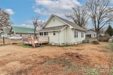 Welcome home to this charming 3-bedroom, 1-bath bungalow-style on Mooresville Golf Course in North Carolina - for sale on GolfHomes.com, golf home, golf lot