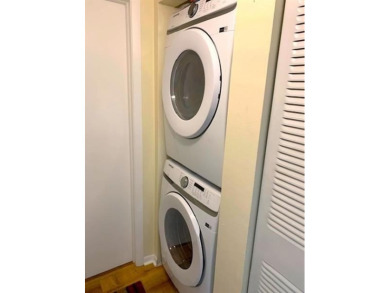 Updated 1 bed 1 bath in desirable Phase 4 of SUNRISE LAKES a 55+ on Sunrise Lakes Phase IV Golf Course in Florida - for sale on GolfHomes.com, golf home, golf lot
