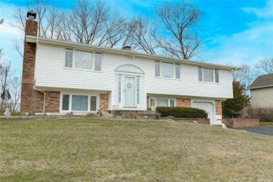 Light and bright 3 BR/1.5 BA split-level ranch.  Open floor plan on Heatherwood Golf Club in New York - for sale on GolfHomes.com, golf home, golf lot