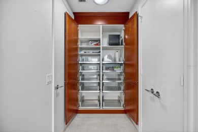One or more photo(s) has been virtually staged. This is more on Links on Longboat Golf Club in Florida - for sale on GolfHomes.com, golf home, golf lot