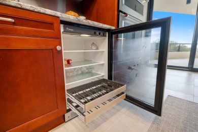 One or more photo(s) has been virtually staged. This is more on Links on Longboat Golf Club in Florida - for sale on GolfHomes.com, golf home, golf lot