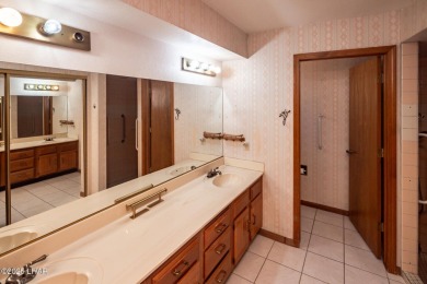 Welcome to your new Lake Havasu retreat! This beautiful on London Bridge Golf Course in Arizona - for sale on GolfHomes.com, golf home, golf lot