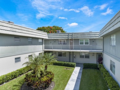Step into this beautifully maintained 2 bedroom 2 bath condo on Kings Point Golf -Flanders Way in Florida - for sale on GolfHomes.com, golf home, golf lot