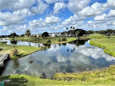 BRAND NEW VINYL FLOORING, NEVER-USED TOP-LINE SS APPLIANCES W/ on Wynmoor Golf Course in Florida - for sale on GolfHomes.com, golf home, golf lot