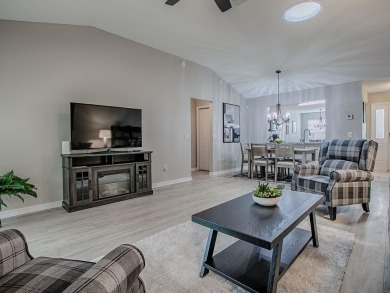 BOND PAID!  PRICE INCLUDES TURN-KEY OPTION! ROOF-2018! on The Links of Spruce Creek in Florida - for sale on GolfHomes.com, golf home, golf lot