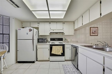 Beautifully maintained 2-bedroom, 2-bath villa featuring tile on Timber Pines Golf Course in Florida - for sale on GolfHomes.com, golf home, golf lot