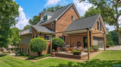 ARE YOU LOOKING TO RELOCATE? THIS BRICK HOME OFFERS LOTS OF on Terrapin Hills Country Club in Alabama - for sale on GolfHomes.com, golf home, golf lot