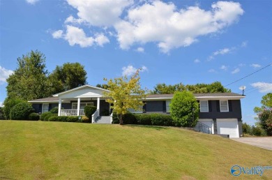 COUNTRY CLUB- GOLF COURSE- VIEWS- 3BDRM/2BTH- Wonderful family on Gadsden Country Club in Alabama - for sale on GolfHomes.com, golf home, golf lot