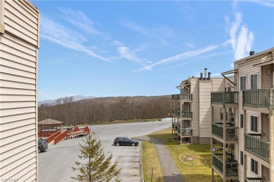 GET THAT COZY CABIN FEEL AT A FRACTION OF THE COST! Year-round on Beech Mountain Club in North Carolina - for sale on GolfHomes.com, golf home, golf lot