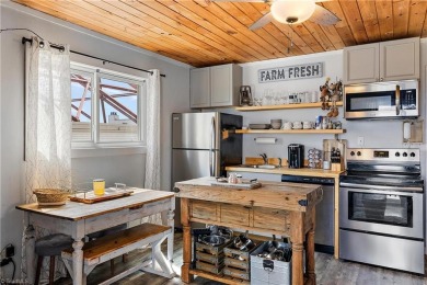 GET THAT COZY CABIN FEEL AT A FRACTION OF THE COST! Year-round on Beech Mountain Club in North Carolina - for sale on GolfHomes.com, golf home, golf lot