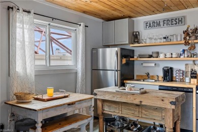 GET THAT COZY CABIN FEEL AT A FRACTION OF THE COST! Year-round on Beech Mountain Club in North Carolina - for sale on GolfHomes.com, golf home, golf lot