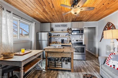 GET THAT COZY CABIN FEEL AT A FRACTION OF THE COST! Year-round on Beech Mountain Club in North Carolina - for sale on GolfHomes.com, golf home, golf lot