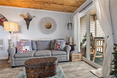 GET THAT COZY CABIN FEEL AT A FRACTION OF THE COST! Year-round on Beech Mountain Club in North Carolina - for sale on GolfHomes.com, golf home, golf lot