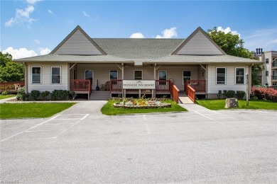 GET THAT COZY CABIN FEEL AT A FRACTION OF THE COST! Year-round on Beech Mountain Club in North Carolina - for sale on GolfHomes.com, golf home, golf lot