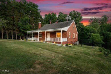 This 4 bed, 2 bath residence boasts a host of features that make on Crocketts Ridge Golf Club in Tennessee - for sale on GolfHomes.com, golf home, golf lot