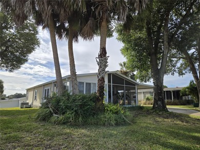 MOVE IN READY 2 BEDROOM 2 BATH home in Zellwood Station.  PET on Zellwood Station Country Club in Florida - for sale on GolfHomes.com, golf home, golf lot