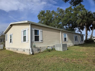 MOVE IN READY 2 BEDROOM 2 BATH home in Zellwood Station.  PET on Zellwood Station Country Club in Florida - for sale on GolfHomes.com, golf home, golf lot