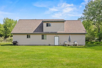 This spacious 3-bedroom, 2-bath ranch offers over 2,000 square on Canadian Lakes Country Club-The Royal Course in Michigan - for sale on GolfHomes.com, golf home, golf lot
