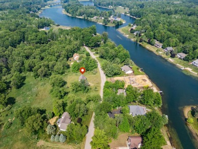 This spacious 3-bedroom, 2-bath ranch offers over 2,000 square on Canadian Lakes Country Club-The Royal Course in Michigan - for sale on GolfHomes.com, golf home, golf lot