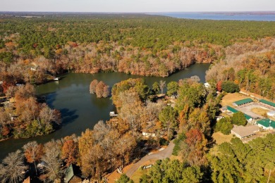 Relaxation and Style on Lake Marion!  Fully furnished 2-bedroom on Santee-Cooper Country Club in South Carolina - for sale on GolfHomes.com, golf home, golf lot