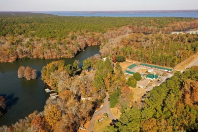 Relaxation and Style on Lake Marion!  Fully furnished 2-bedroom on Santee-Cooper Country Club in South Carolina - for sale on GolfHomes.com, golf home, golf lot