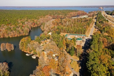 Relaxation and Style on Lake Marion!  Fully furnished 2-bedroom on Santee-Cooper Country Club in South Carolina - for sale on GolfHomes.com, golf home, golf lot