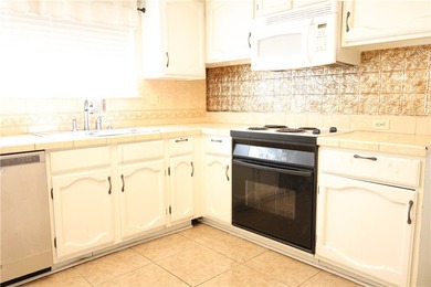 Gorgeous Brick 3 bedrooms and 2 full Baths nestled in a quiet on Alice Municipal Golf Course in Texas - for sale on GolfHomes.com, golf home, golf lot