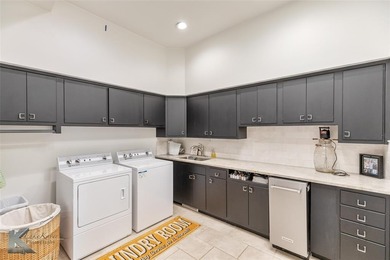 Stunning home on Fairway Oaks Country Club ACC South Course! on Abilene Country Club - South Course in Texas - for sale on GolfHomes.com, golf home, golf lot