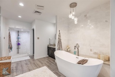 Stunning home on Fairway Oaks Country Club ACC South Course! on Abilene Country Club - South Course in Texas - for sale on GolfHomes.com, golf home, golf lot