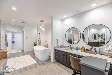 Stunning home on Fairway Oaks Country Club ACC South Course! on Abilene Country Club - South Course in Texas - for sale on GolfHomes.com, golf home, golf lot