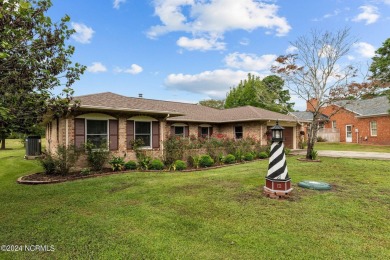 Welcome to this stunning 3-bedroom, 2.5-bathroom brick ranch on Harbour Point Golf Club in North Carolina - for sale on GolfHomes.com, golf home, golf lot