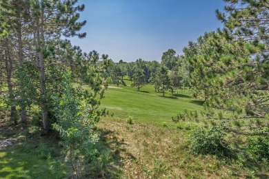 Welcome to easy living w/a gorgeous golf course view. Close to on Baraboo Country Club in Wisconsin - for sale on GolfHomes.com, golf home, golf lot