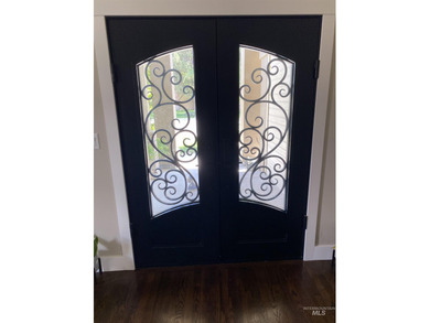 This home has it all! 5 Bedrooms, spacious master has a standing on Eagle Hills Golf Course in Idaho - for sale on GolfHomes.com, golf home, golf lot