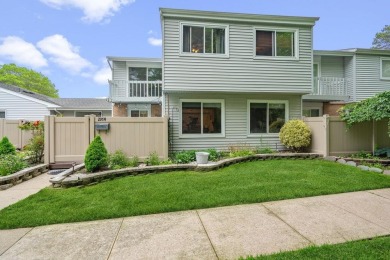 Beautifully updated 3 bedroom condo in the desirable Woodgate on Holbrook Country Club Golf Course in New York - for sale on GolfHomes.com, golf home, golf lot