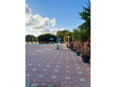 Beautiful spacious split plan 2 bedroom, 2 full bath condo with on Oriole Golf and Tennis Club in Florida - for sale on GolfHomes.com, golf home, golf lot