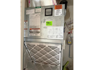 Beautiful spacious split plan 2 bedroom, 2 full bath condo with on Oriole Golf and Tennis Club in Florida - for sale on GolfHomes.com, golf home, golf lot