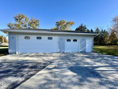 Meticulously maintained 3-bedroom ranch nestled on a spacious on Quit Qui Oc Golf Club in Wisconsin - for sale on GolfHomes.com, golf home, golf lot